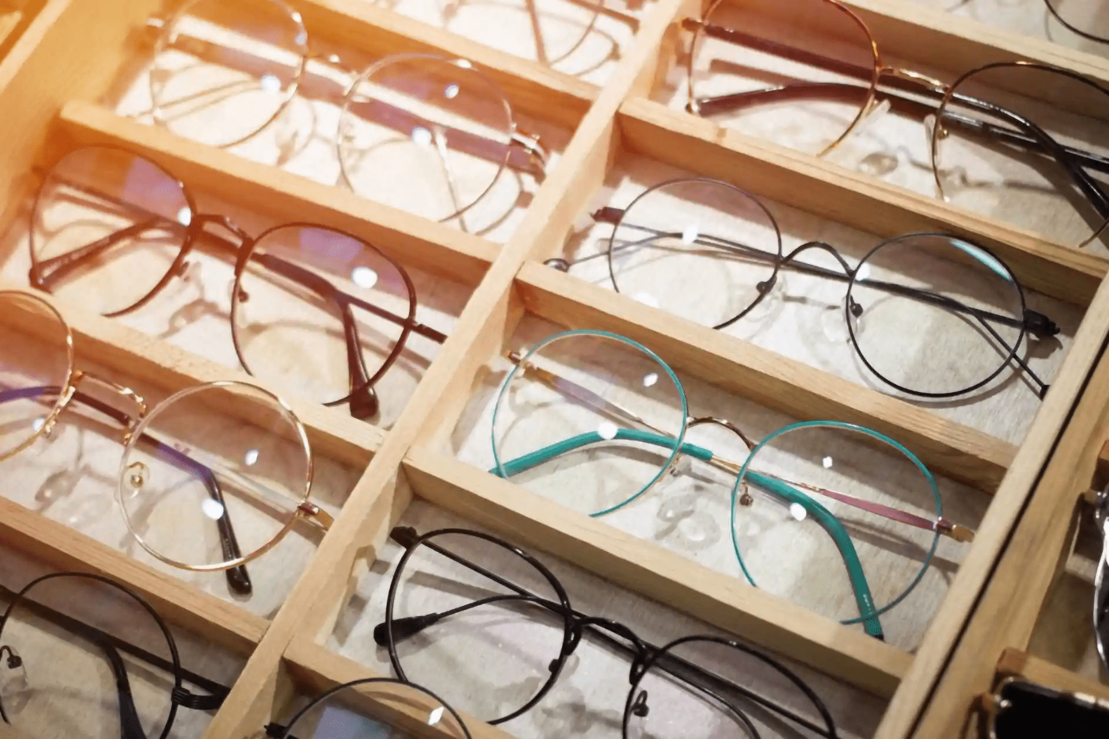 Top 5 Spectacles Brands in India: Style, Comfort, and Quality by Couponz Insider