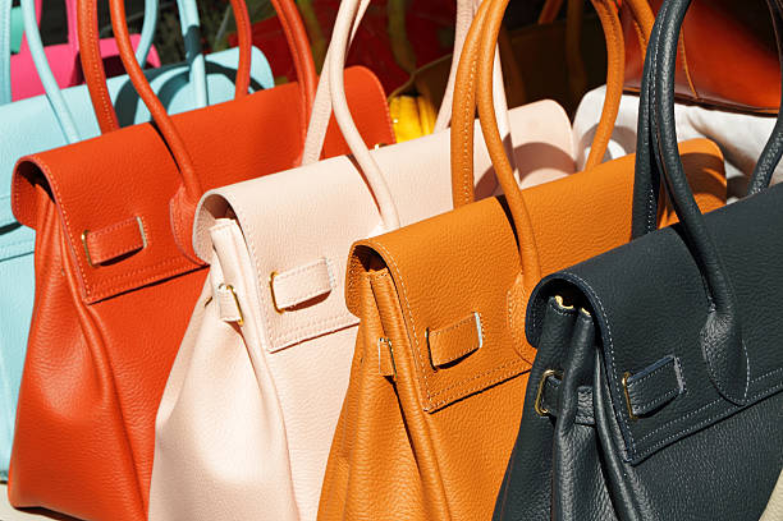 The Ultimate Handbag Guide: Styles, Savings & Shopping Tips